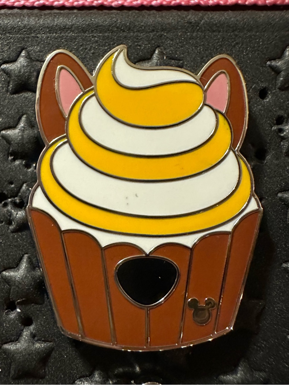 🌸3 for $37🌸 Chip Cupcake Mystery Pin